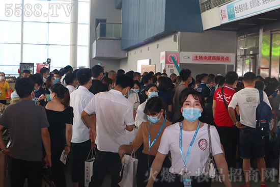 第55屆廣州美博會盛大開幕,精彩紛呈,驚艷四方 第55屆廣州美博會盛大開幕,精彩紛呈,驚艷四方