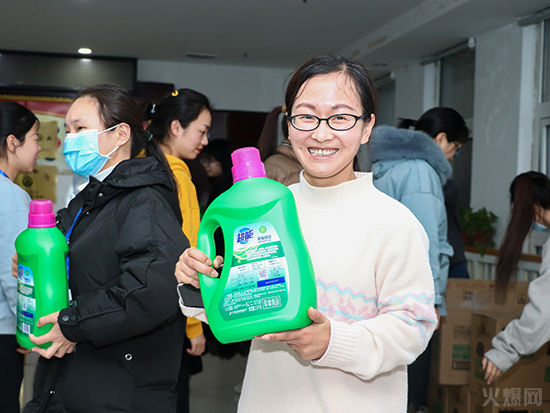 致愛三八女神節,火爆網派發女神專屬禮物 致愛三八女神節,火爆網派發女神專屬禮物